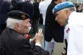Le vétéran Michel Doiron de la délégation de Dieppe discute avec un vétéran français / Veteran Michel Doiron from the Dieppe delegation discusses with a French veteran.